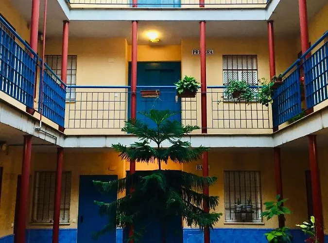 Selecta Con Piscina En Calle Juzgado Sevilla